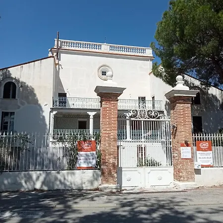 ベッド・アンド・ブレックファスト Palegry D'hotes 3*